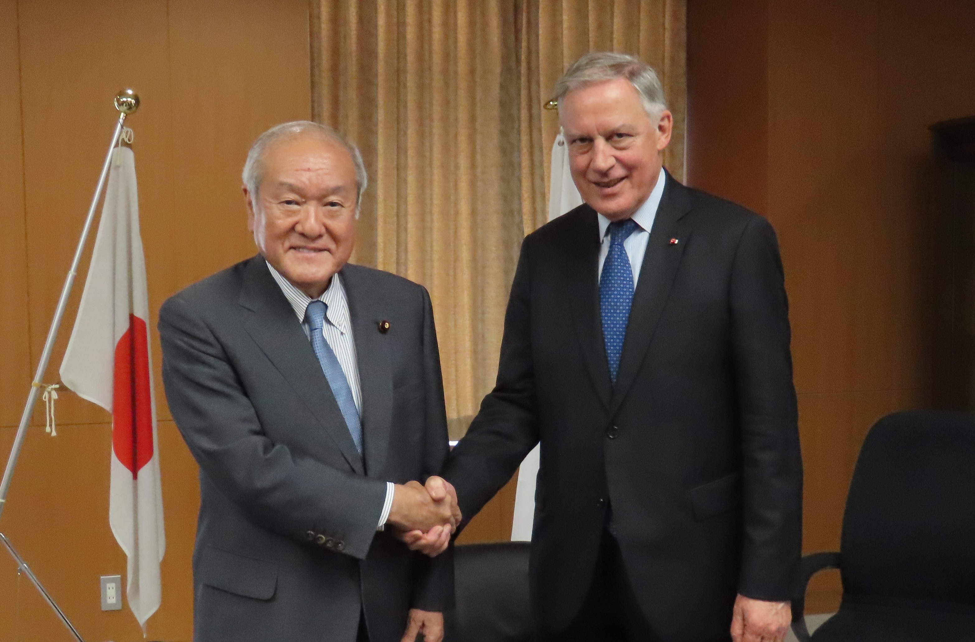 Picture: Mr. Suzuki Shunichi, Minister of State for Financial Services with Mr. Christian Noyer, Honorary Governor of the Bank of France